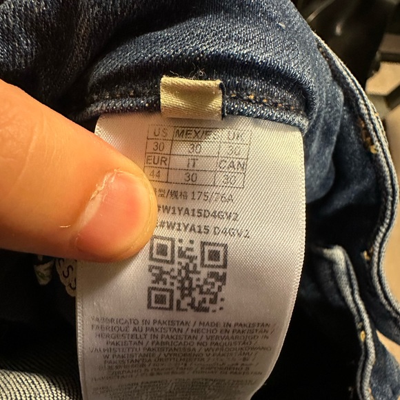 Gorgeous GUESS Jeans!! - Picture 3 of 7